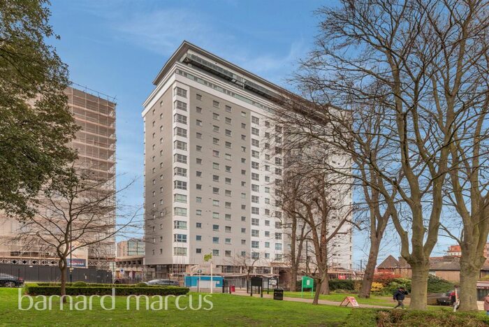 2 Bedroom Flat For Sale In Throwley Way, Sutton, SM1