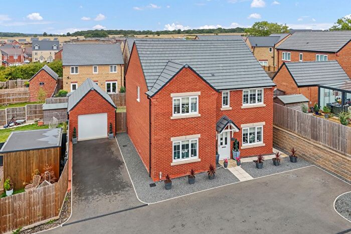 5 Bedroom Detached House For Sale In Simpson Close, Weldon, NN17