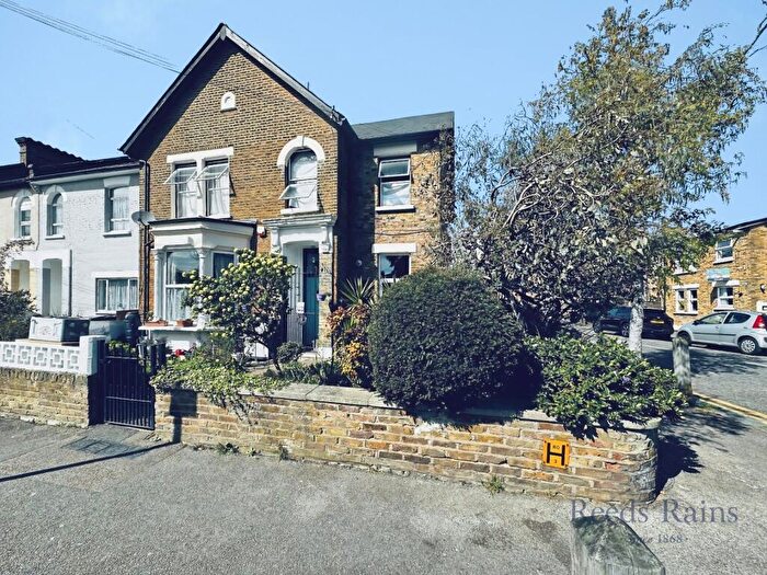 1 Bedroom Apartment For Sale In Ray Court, London, SE13