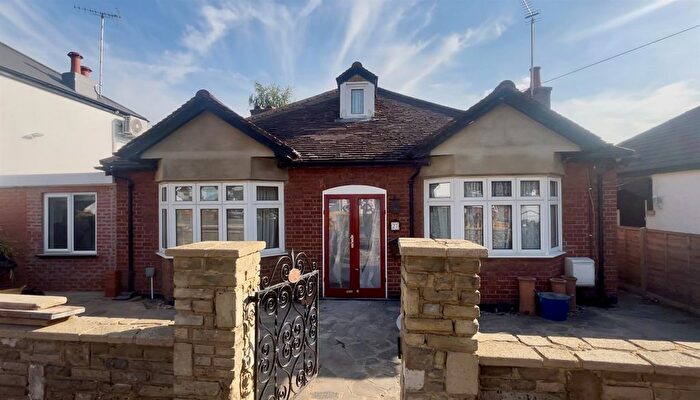2 Bedroom Detached Bungalow To Rent In Benhilton Gardens, Sutton, SM1