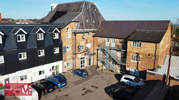 2 Bedroom Flat To Rent In Brewery Road, Hoddesdon, EN11