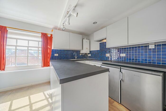 1 Bedroom Flat For Sale In Reading Road, Henley-On-Thames, RG9