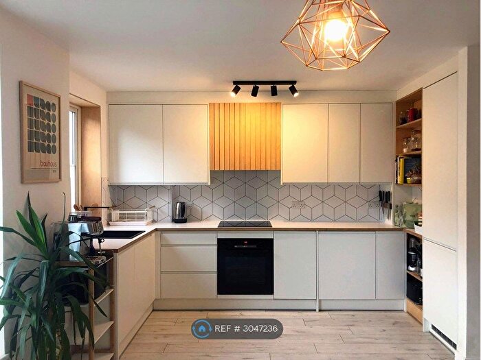 2 Bedroom Flat To Rent In Hackney Road, London, E2