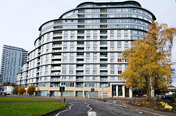2 Bedroom Flat To Rent In Station Approach, Woking, GU22