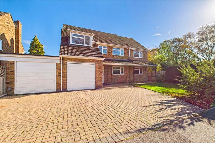 6 Bedroom Detached House For Sale In Farmers Way, Maidenhead, Berkshire, SL6