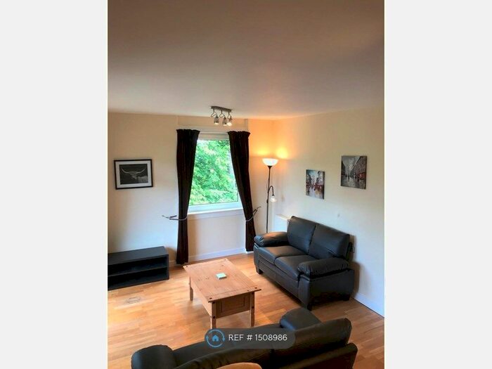 2 Bedroom Flat To Rent In Pentland Drive, Edinburgh, EH10