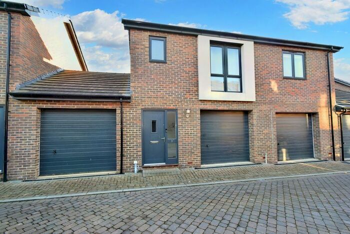 1 Bedroom Maisonette To Rent In Romney Crescent, Ashford, TN23