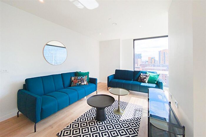 3 Bedroom Apartment To Rent In Meadowside, M4