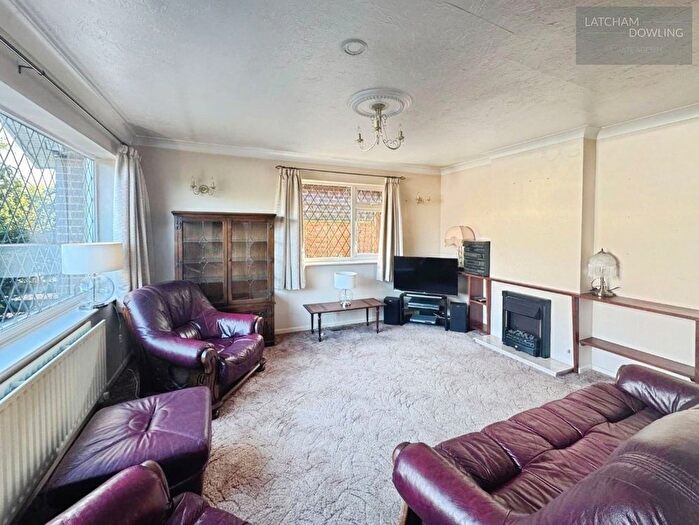3 Bedroom Detached Bungalow For Sale In Coppice Mead, Stotfold, Hitchin, SG5