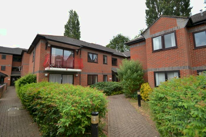 2 Bedroom Flat To Rent In London Road, High Wycombe, HP11