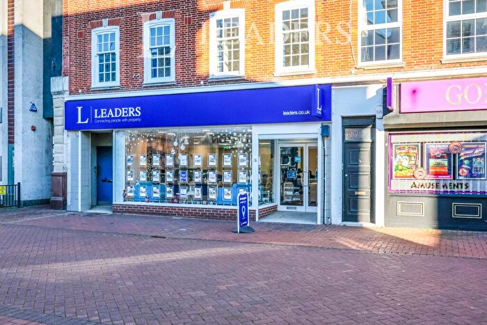 3 Bedroom Flat To Rent In High Street, Gosport, Hampshire, PO12