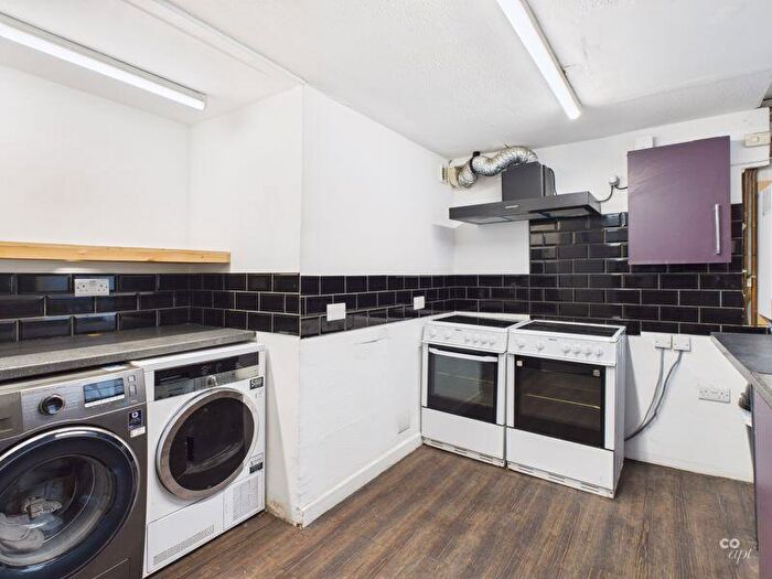 1 Bedroom Detached House To Rent In Bedford Square, Brighton, BN1