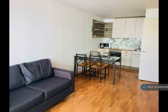2 Bedroom Flat To Rent In Arizona Building, London, SE13