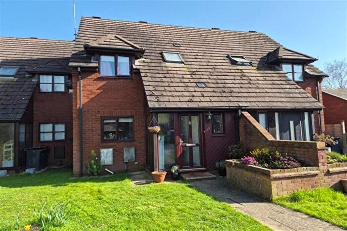3 Bedroom House For Sale In Bedroom Property In Godalming, GU7