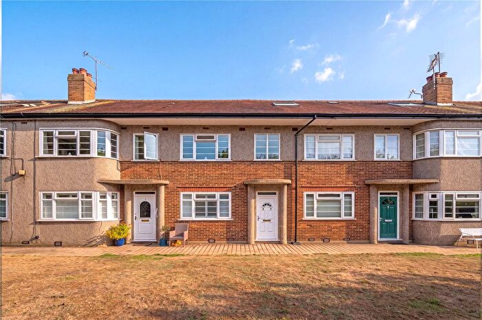 2 Bedroom Maisonette For Sale In Kingston Close, Teddington, TW11
