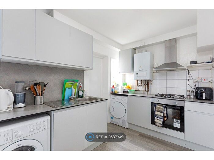 4 Bedroom Semi-Detached House To Rent In Medmerry Hill, Brighton, BN2