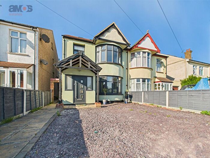 3 Bedroom Semi-Detached House To Rent In London Road, Hadleigh, SS7