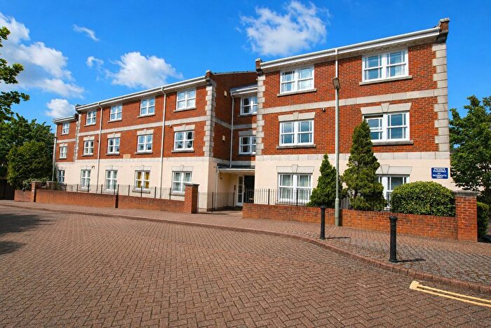 1 Bedroom Flat To Rent In St. Lukes Square, Guildford, Surrey, GU1