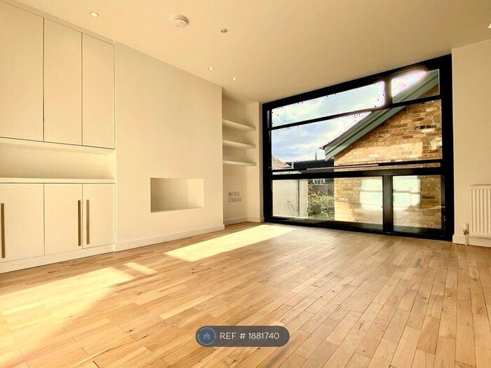 2 Bedroom Flat To Rent In Partridge Road, Cardiff, CF24