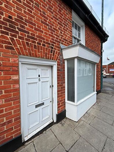 2 Bedroom End Terrace House To Rent In Church Street, Rayleigh, SS6