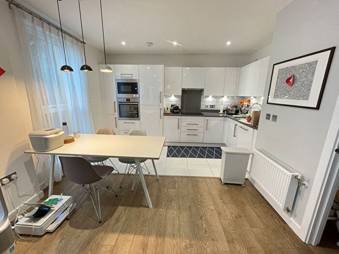 3 Bedroom Property To Rent In Olympian Way, London, SE10