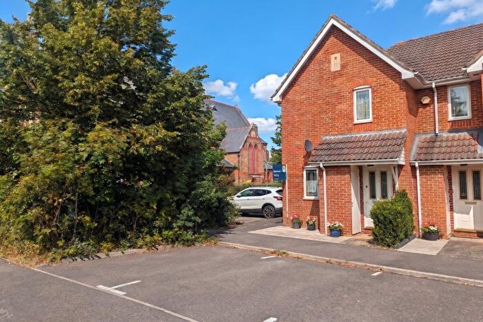 1 Bedroom End Of Terrace House To Rent In Knaphill, Woking, Surrey, GU21