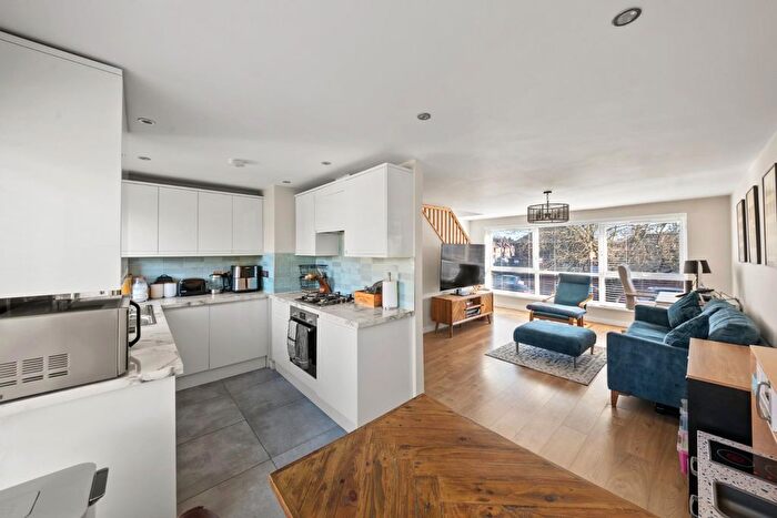 2 Bedroom Flat For Sale In Forris Avenue, Hayes, UB3