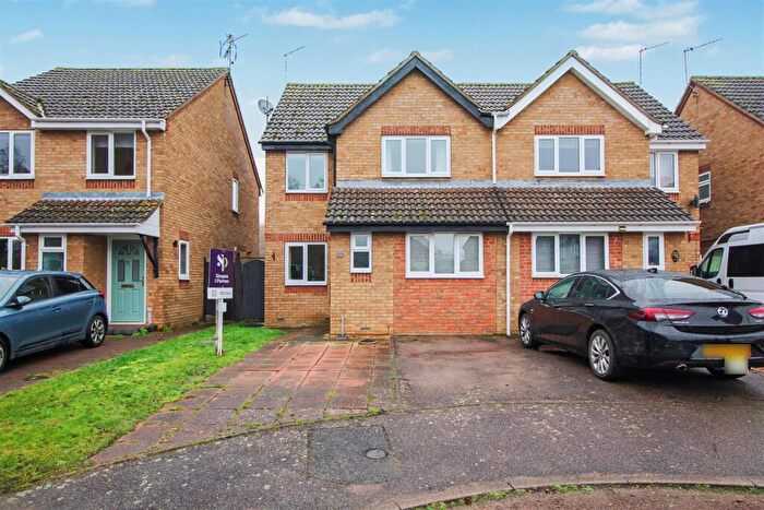 3 Bedroom Semi Detached House For Sale In Springfield Avenue, Thrapston, NN14