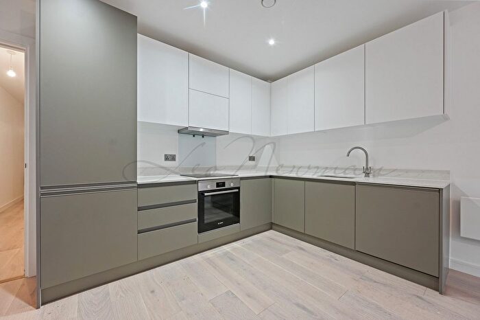 2 Bedroom Flat To Rent In Caroline Street, Limehouse, E1