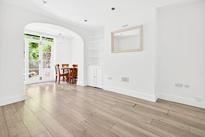 1 Bedroom Apartment To Rent In Thornhill Square, London, N1