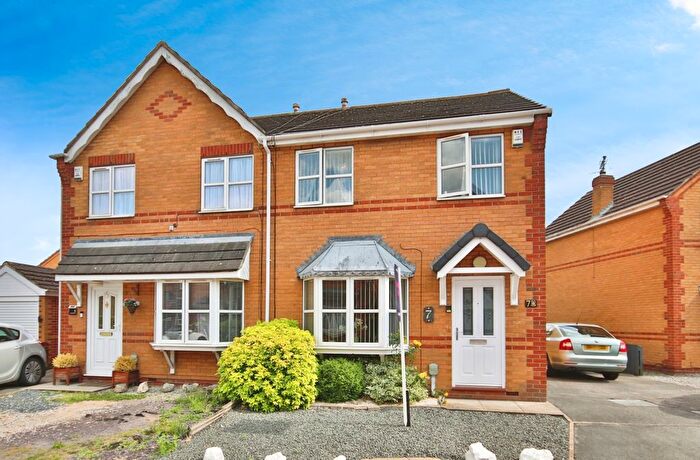 3 Bedroom Semi-Detached House For Sale In Parcevall Drive, Kingswood, Hull, HU7
