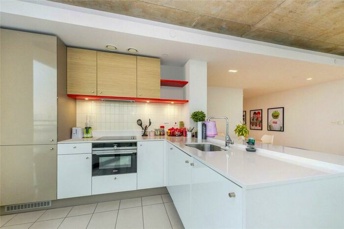 2 Bedroom Property To Rent In Tidal Basin Road, Silvertown, E16