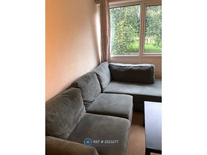 2 Bedroom Flat To Rent In Church Drive, Nottingham, NG5