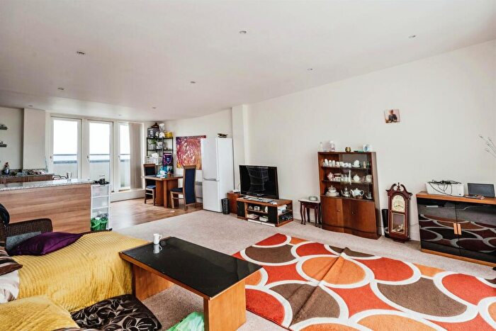 3 Bedroom Flat For Sale In Trawler Road, Maritime Quarter, Swansea, SA1