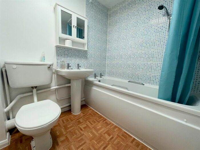 1 Bedroom Flat To Rent In Porter Close, Grays, RM20