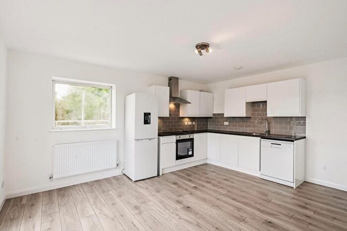 3 Bedroom Flat To Rent In Robin Hood Lane, Sutton, SM1