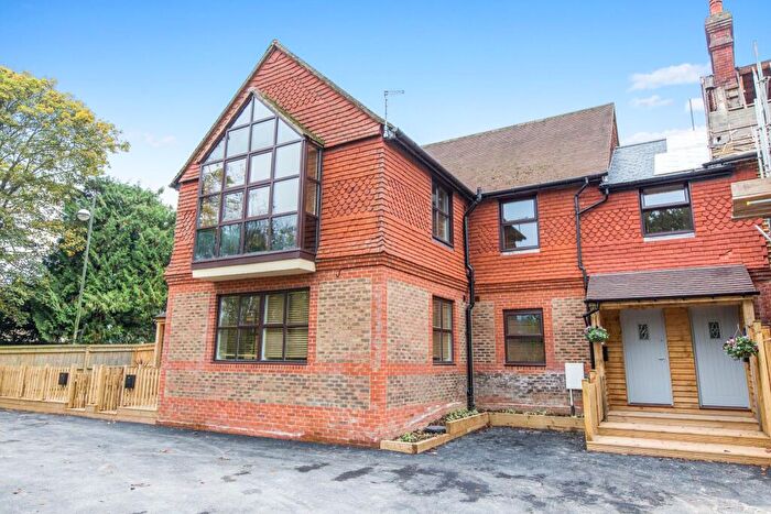 3 Bedroom Flat To Rent In Bepton Road Midhurst, GU29