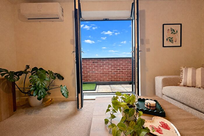 1 Bedroom Flat For Sale In William Jessop Way, Bristol, BS13