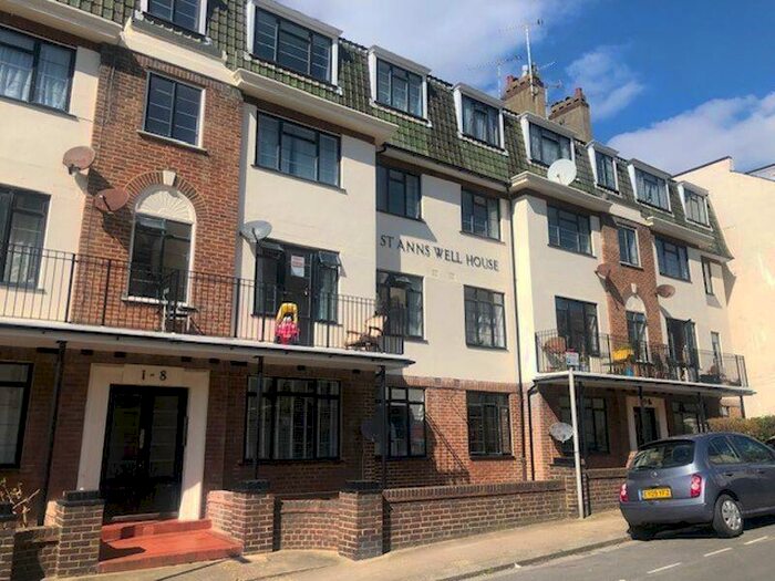 2 Bedroom Ground Flat To Rent In Hove - &#pcm, BN3