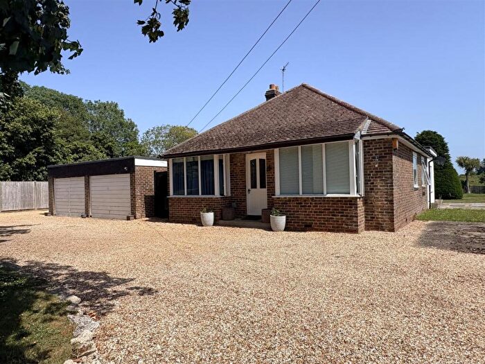 4 Bedroom Detached Bungalow To Rent In Runcton Lane, Runcton, PO20