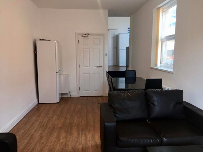 5 Bedroom Maisonette To Rent In Heaton Road, Heaton, Newcastle Upon Tyne, NE6