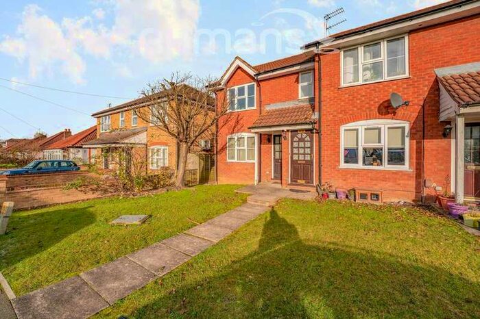 1 Bedroom Maisonette Flat To Rent In Buckland Court, Ickenham, UB10