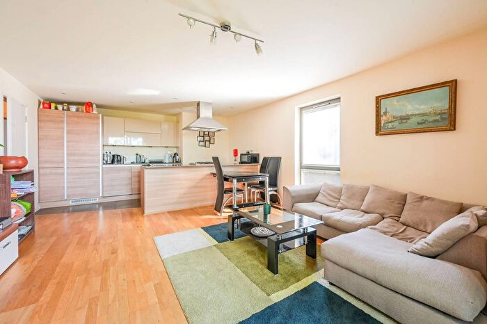 3 Bedroom Flat To Rent In Crowder Street, Shadwell, London, E1
