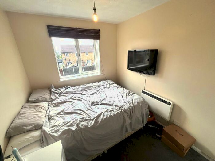 1 Bedroom Flat To Rent In Beaufort Close, Higham Station Avenue, Chingford, E4