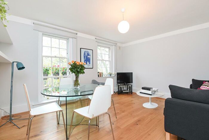 2 Bedroom Apartment To Rent In Well Walk, Hampstead, NW3