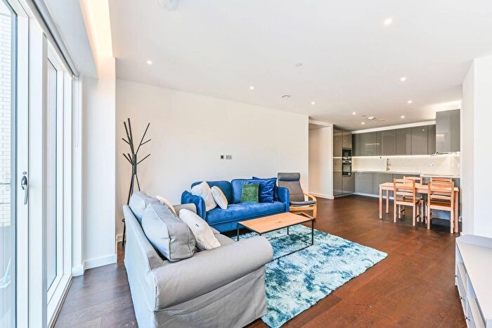 2 Bedroom Flat To Rent In Lanchester Way, Battersea, London, SW11