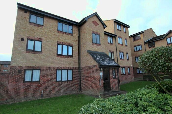 1 Bedroom Studio To Rent In Plumtree Close, Dagenham, Essex RM10