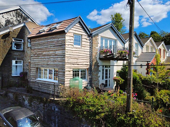 4 Bedroom Semi-Detached Bungalow For Sale In Heol-Y-Beiliau, Llantrisant, CF72