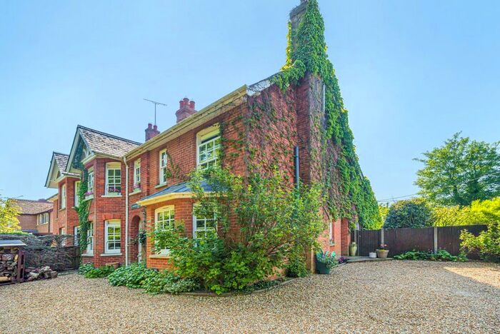 5 Bedroom Semi-Detached House For Sale In Oakhanger, Oakhanger, GU35