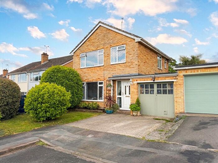 3 Bedroom Link Detached House For Sale In Elgin Close, Hythe, SO45